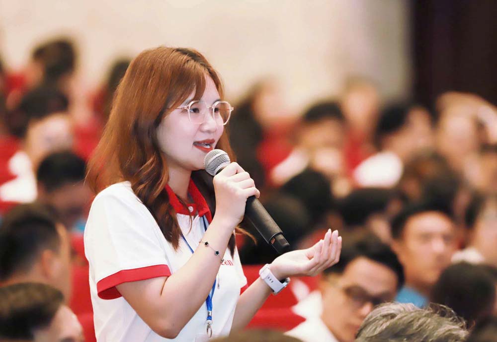 Chi Nguyen Thi Ngoc Ly - cong nhan Cong ty TNHH Canon Viet Nam - Lien doan Lao dong thanh pho Ha Noi. Anh: To The