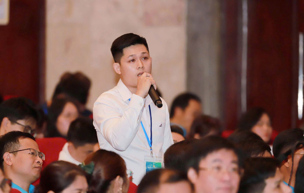 Anh Nguyen Duc Manh - nhan vien cai tien cua Tong Cong ty Co phan Det May Hoa Tho. Anh: To The
