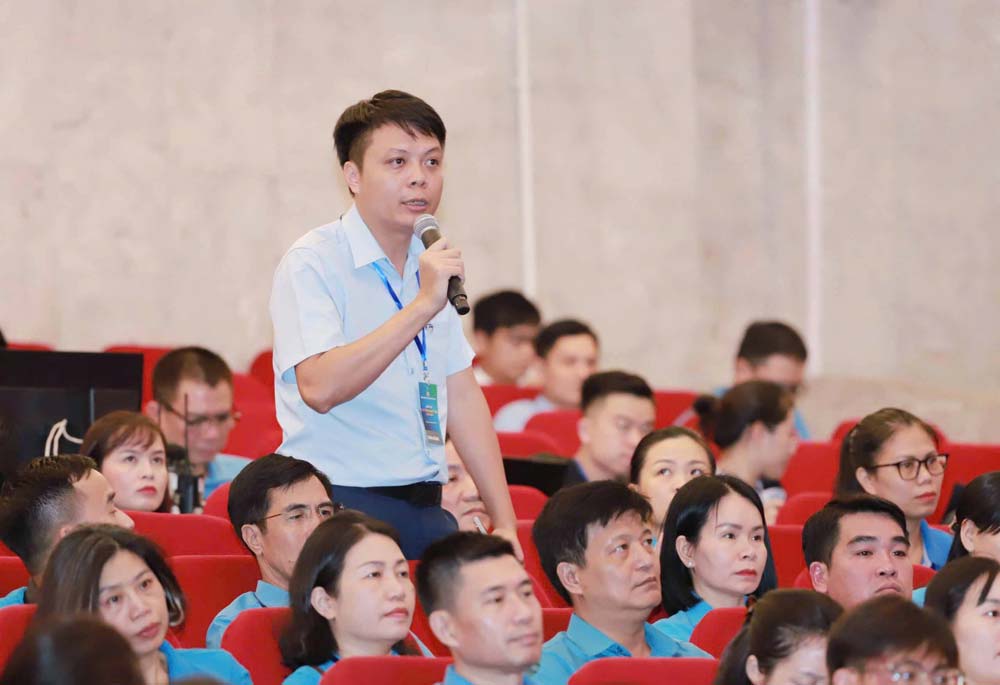 Anh Tran Le Phuong - chuyen vien phat trien phan mem cua Cong ty Co phan Cang Hai Phong. Anh: To The