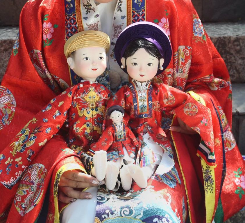Bui Thinh Da tin rang, moi nen van hoa deu co nhung cau chuyen rieng de ke qua bup be. Voi bup be Viet Nam, anh tu tay ve tung net, may tung duong tren co phuc de giu gin hon Viet bang chinh doi tay minh. Anh: Nhan vat cung cap