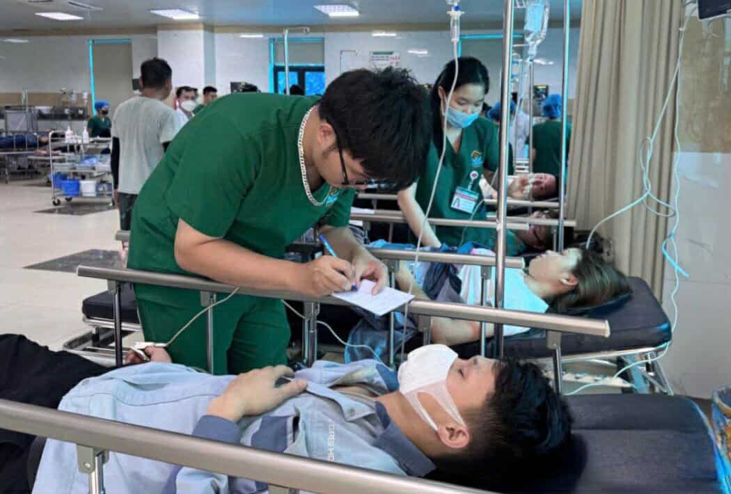 Workers hospitalized for suspected food poisoning. Photo: BTQ