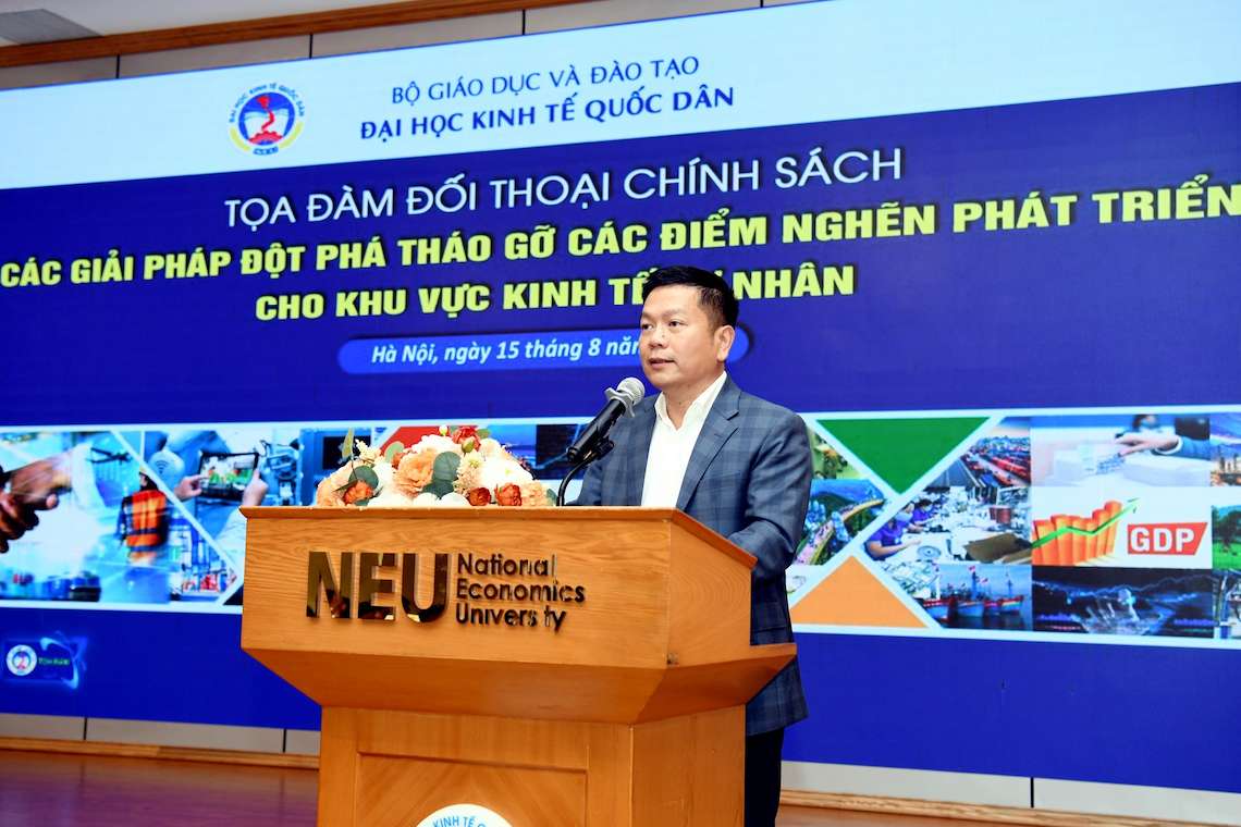 So voi ky vong tro thanh tru cot phat trien kinh te quoc gia, khu vuc kinh te tu nhan van con nhieu bat cap. Anh: Tuyet Lan 