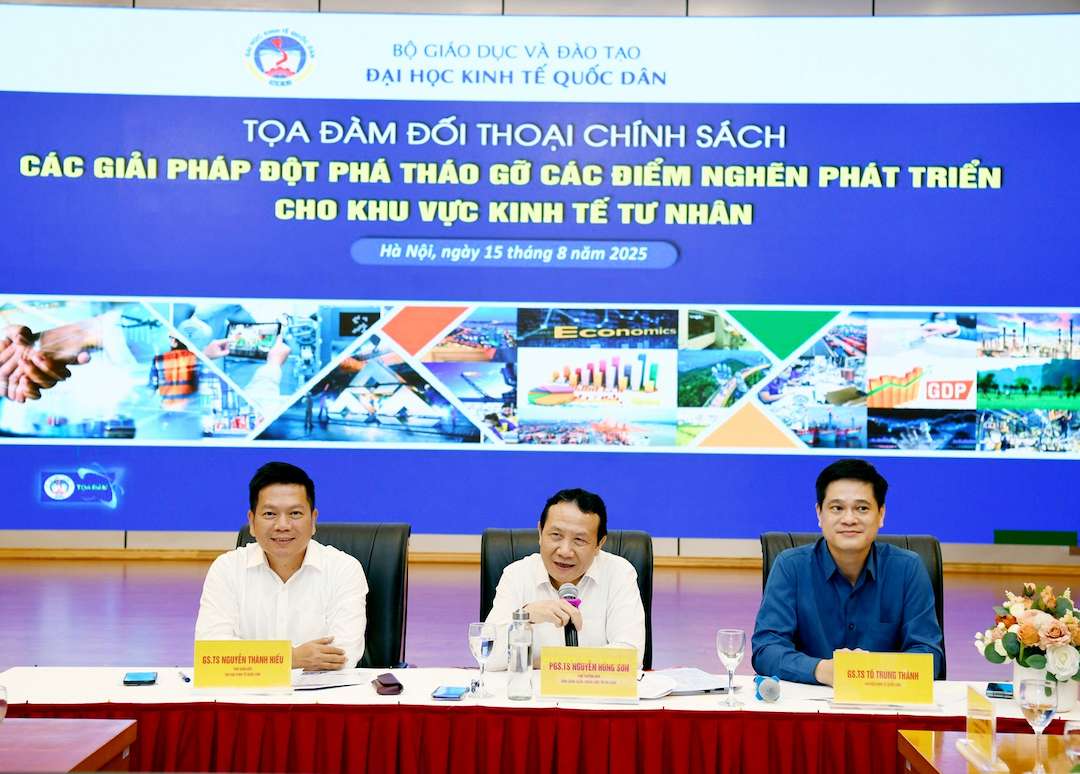 Cac dai bieu tham gia toa dam. Anh: Tuyet Lan 