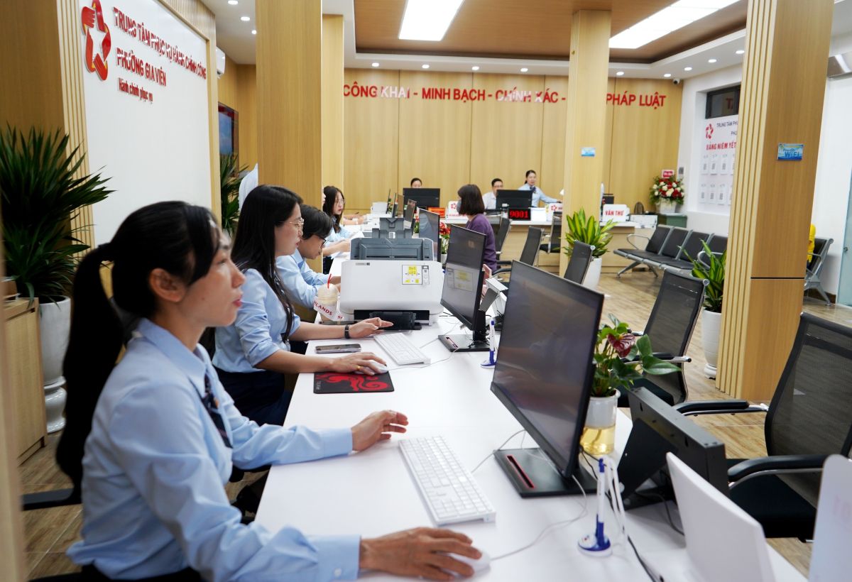 Hai Phong increases human resources for the commune level, carries out rotation, mobilization, and secondment of cadres to serve the operation of local government at 2 levels. Photo: Hai Phong Portal
