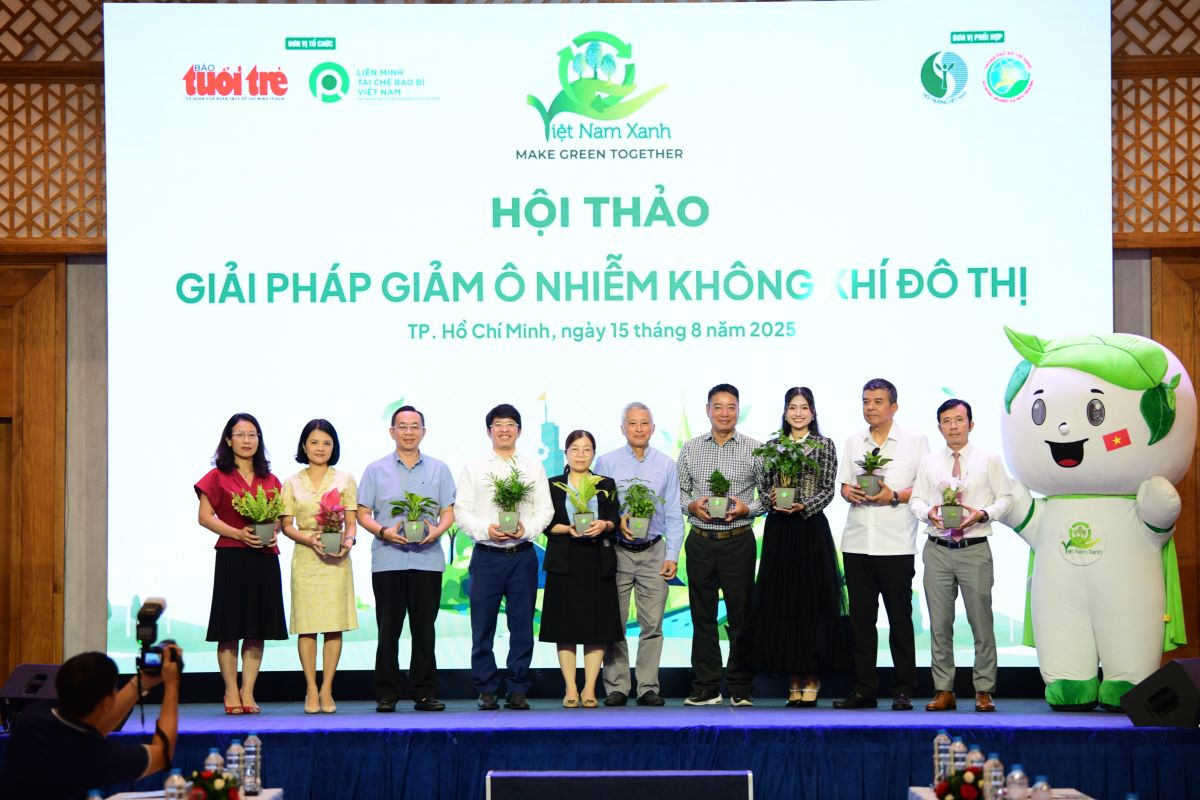 The workshop "Solutions to reduce urban air pollution" took place on the morning of August 15 in Ho Chi Minh City. Photo: Dinh Quang