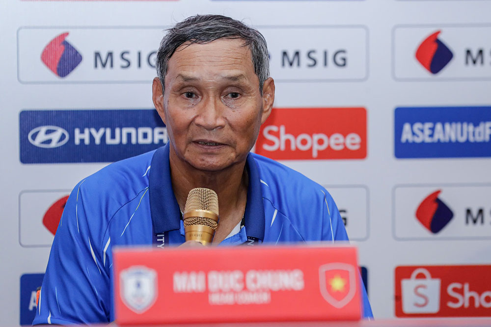 Coach Mai Duc Chung of the Vietnam women's team. Photo: VFF