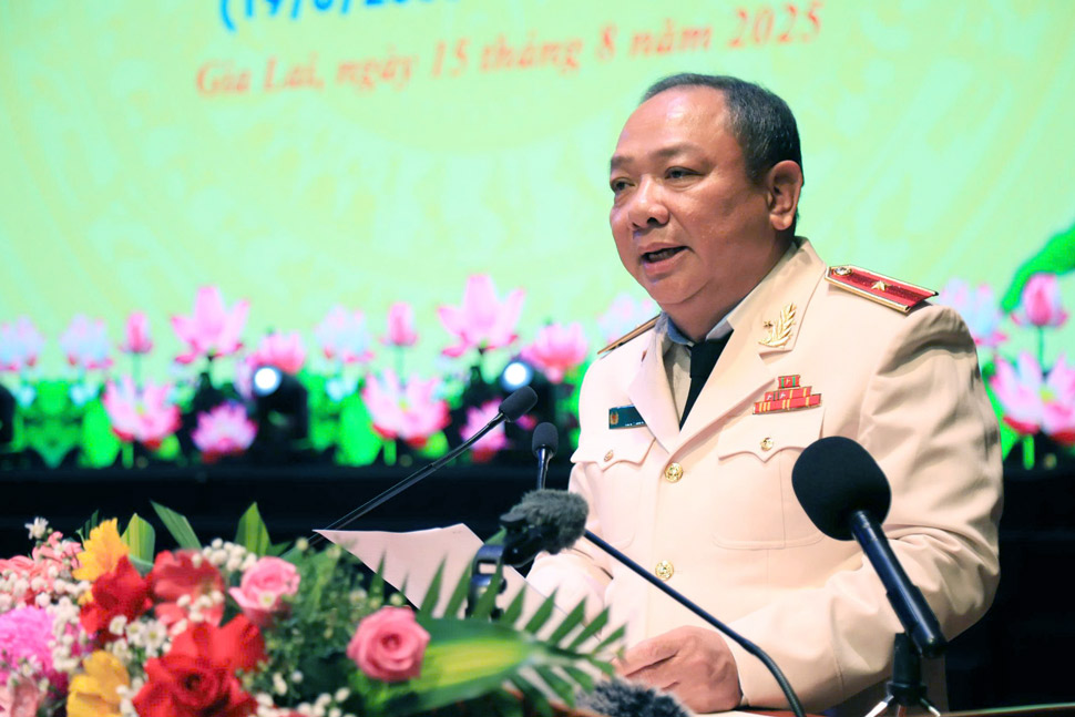 Thieu tuong Le Quang Nhan - Giam doc Cong an tinh Gia Lai phat bieu. Anh: Hoai Phuong
