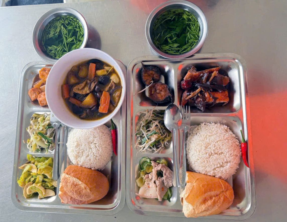 Can canh bua com Cong doan tai Cong ty TNHH San pham the thao giai tri BestWay Viet Nam. Anh: Thanh Mai
