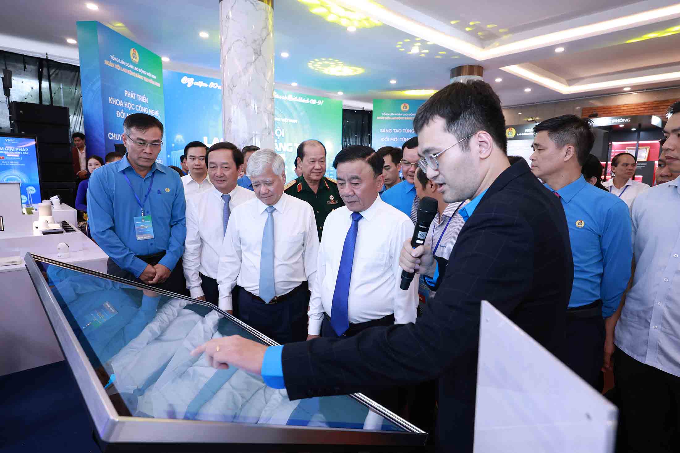 Ngay hoi Lao dong sang tao nam 2025 la hoat dong duoc to chuc nhan ky niem 80 nam Cach mang thang Tam thanh cong va Quoc khanh nuoc Cong hoa xa hoi chu nghia Viet Nam voi 3 su kien noi bat, gom: Trien lam “Hanh trinh sang tao - Khat vong vuon minh”, Dien dan “Thuc day tiem nang sang tao cua nguoi lao dong” va Le trao giai thuong “Doanh nghiep vi Nguoi lao dong nam 2025”.