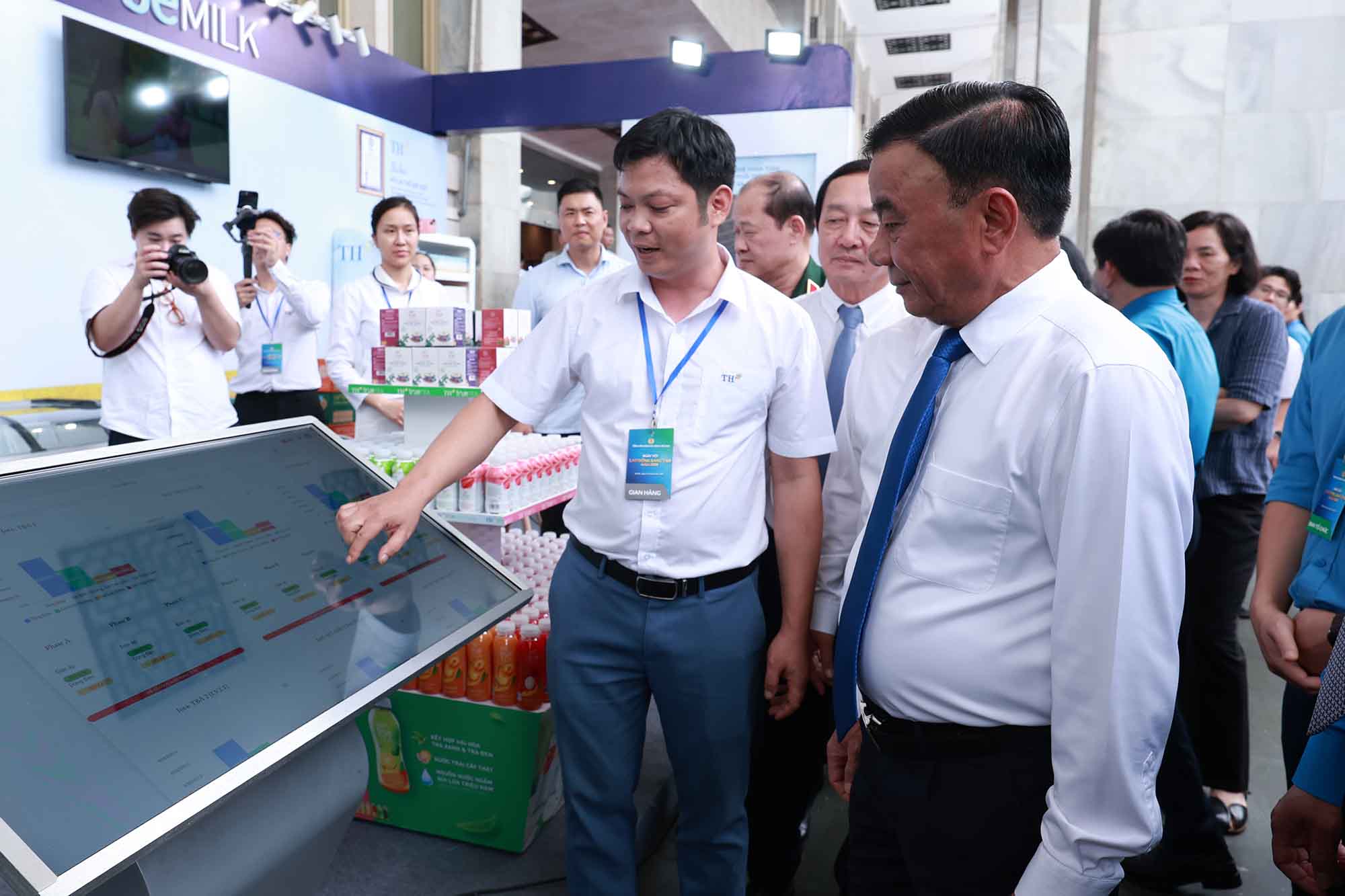 Ngay hoi Lao dong sang tao nam 2025 cap Tong LDLDVN co 45 gian hang, trong do co 15 gian hang dac biet.