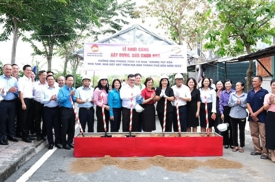 Agribank luon khang dinh vai tro ngan hang san sang chung tay cung he thong chinh tri hoan thanh ke hoach xoa nha tam, nha dot nat cho ho ngheo, ho can ngheo trong dot thi dua cao diem tu nay den het nam 2025.