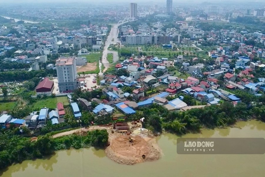 Mo, tru cau Quang Vinh 2 dang dan hinh thanh, khi hoan thien, cong trinh se ket noi voi cau Ben Tuong va phuong trung tam Thai Nguyen. Anh: Nguyen Hoan.