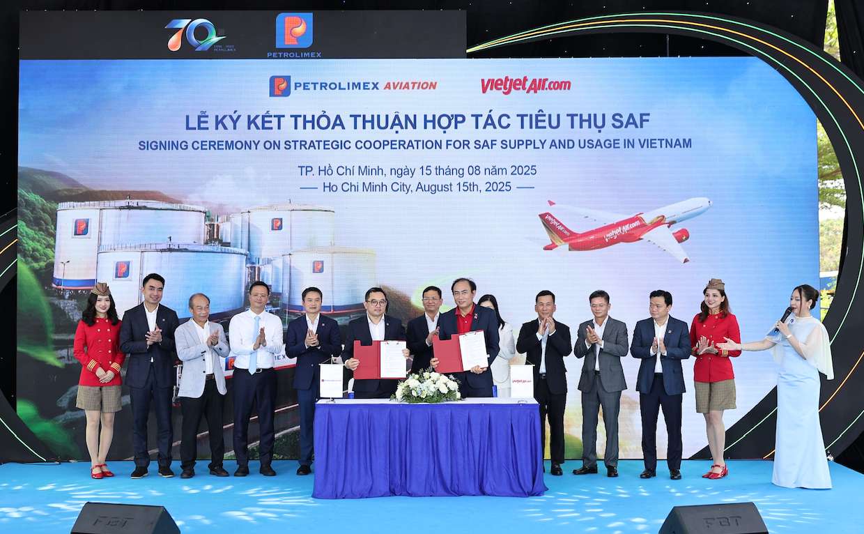 Ky ket thoa thuan hop tac tieu thu SAF giua Petrolimex Aviation va Vietjet. Anh: Petrolimex