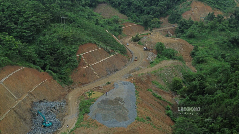 Viec thi cong dang duoc day nhanh tien do.