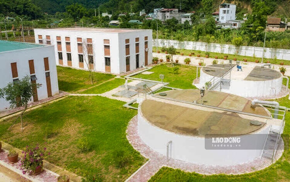 Trong giai doan 2009 – 2021, du an da hoan thanh nha may xu ly nuoc thai, 5 tram bom, gan 67.000m duong ong thu gom va dau noi he thong thoat nuoc cho hon 5.400 ho dan. Anh: Truong Son 