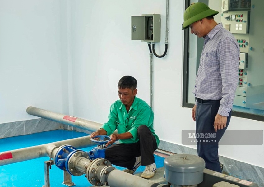 Khong khi thi cong khan truong the hien ro quyet tam dua cong trinh ve dich dung tien do. Anh: Truong Son  