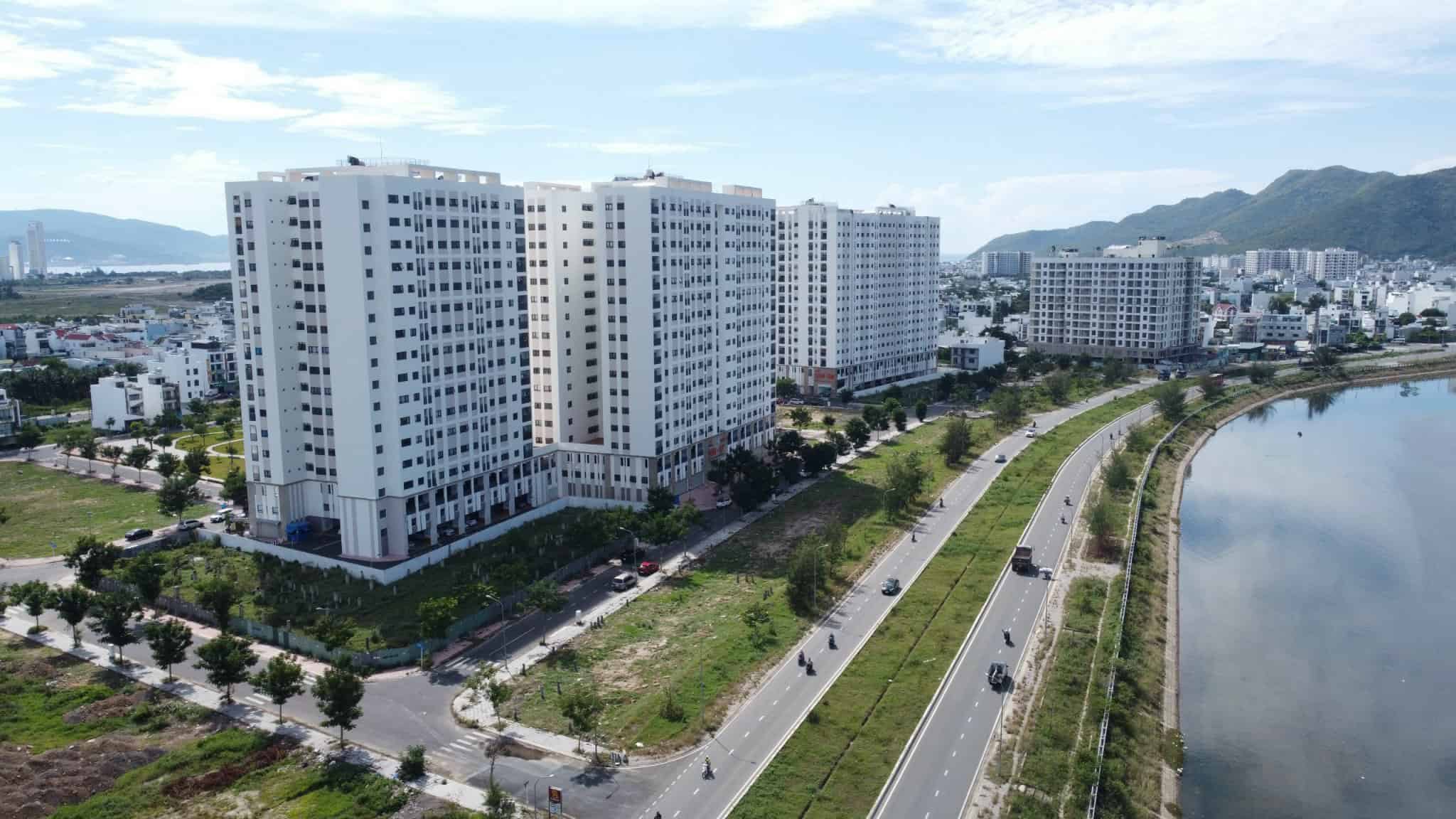 Khanh Hoa province has a policy to support housing rental and travel expenses in cash for officials after the arrangement of administrative units. Photo: Huu Long