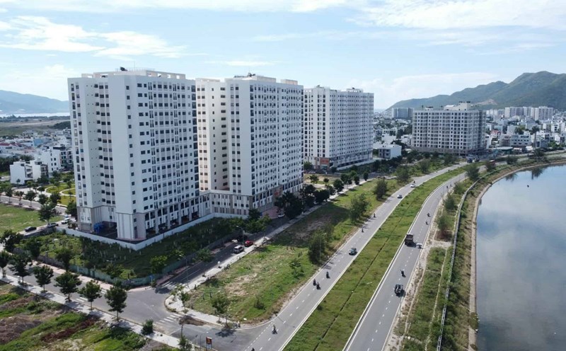 Khanh Hoa province has a policy to support housing rental and travel expenses in cash for officials after the arrangement of administrative units. Photo: Huu Long