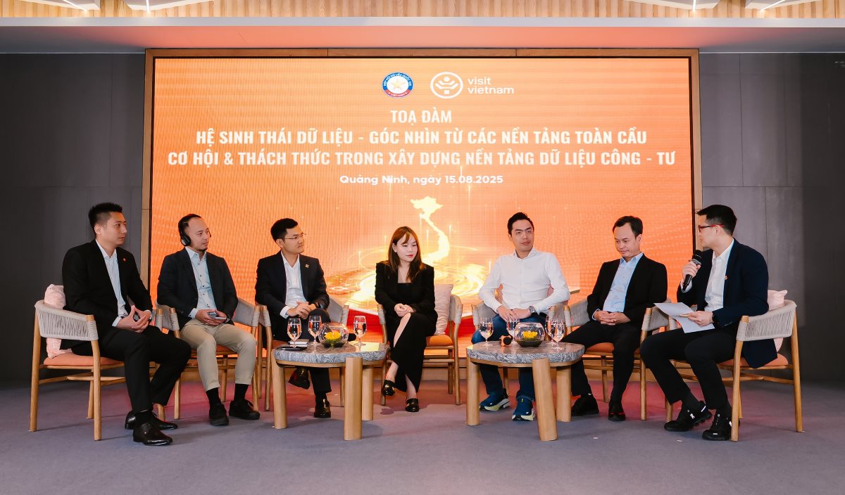 Mesa redonda en el marco del Seminario 'Datos Turisticos en el Desarrollo de la Economia Digital'. Foto: Mai Huong