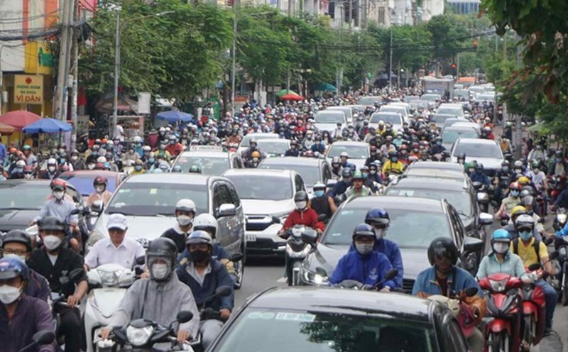 Ho Chi Minh City plans to set up a belt to limit gasoline vehicles from entering the city from 2026. Photo: Minh Quan