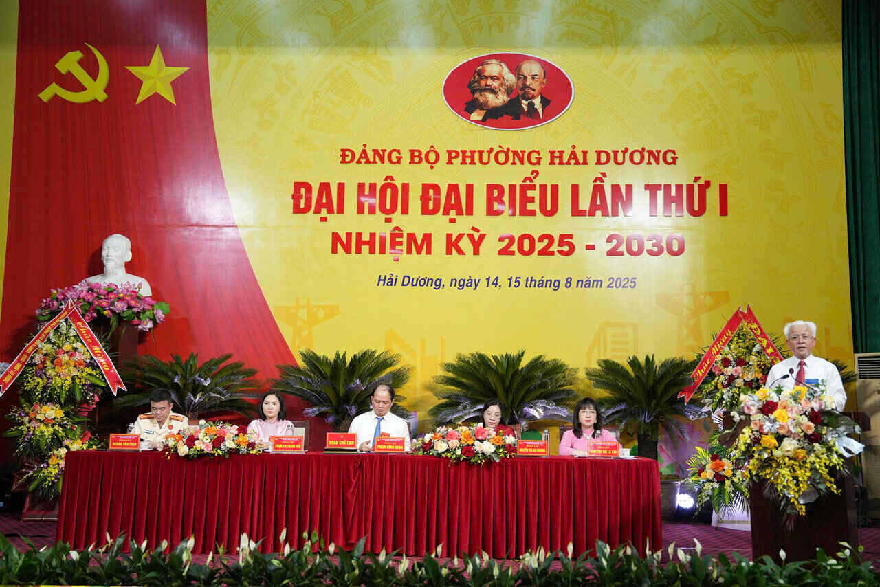 Mr. Nguyen Dinh Chuyen gave a speech at the Hai Duong Ward Party Congress (Hai Phong City). Photo: Mai Huong