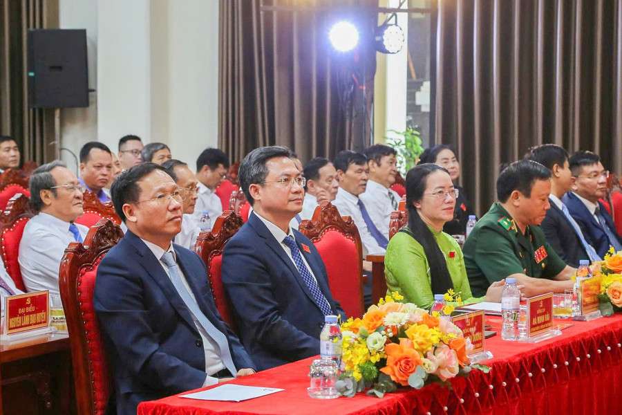 Dai bieu du Dai hoi.