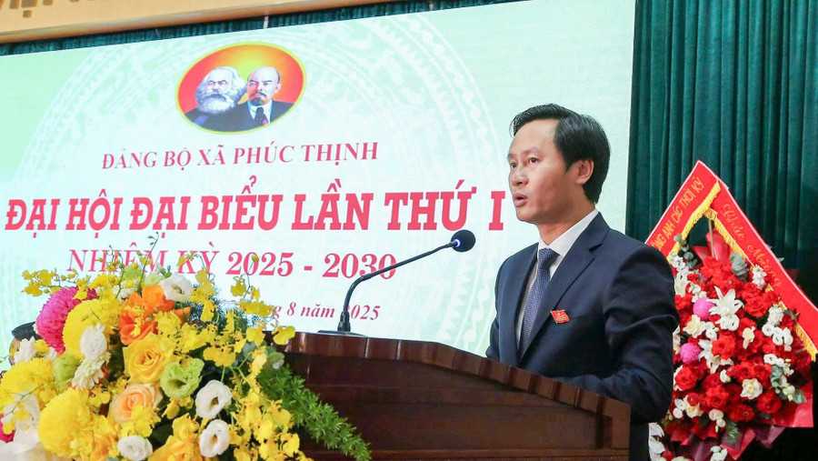 Ong Hoang Hai Dang, Bi thu Dang uy xa Phuc Thinh phat bieu.