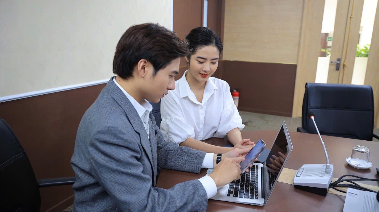 VNPT Mobile Solution la giai phap giup doanh nghiêp phân bổ cac goi cước thoai, tin nhắn va data môt cach linh hoat cho cac thuê bao VinaPhone trong công ty. Anh: Cao Hung