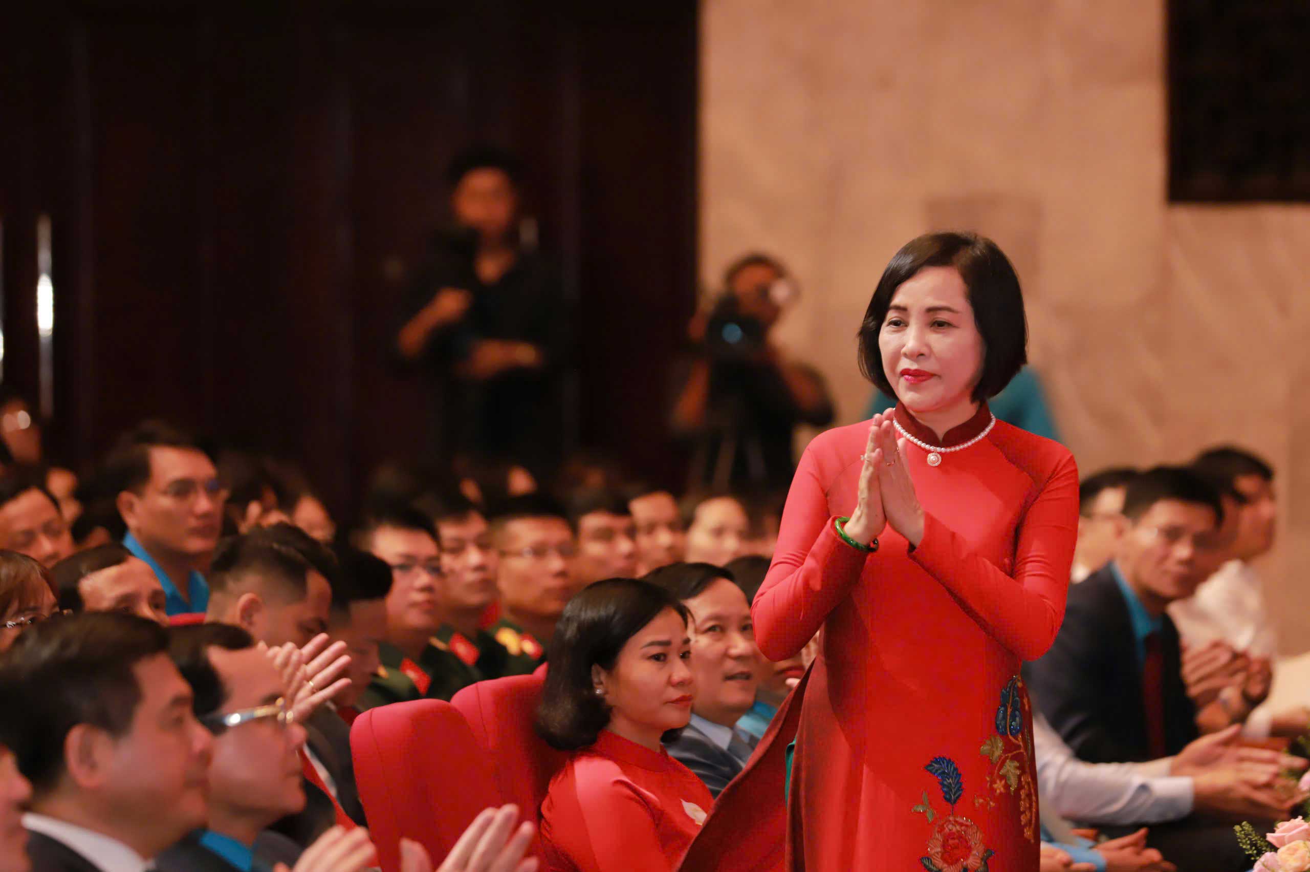 Dong chi Nguyen Thi Thanh, Uy vien Ban chap hanh Trung uong Dang, Pho Chu tich Quoc hoi Nuoc Cong hoa Xa hoi chu nghia Viet Nam.
