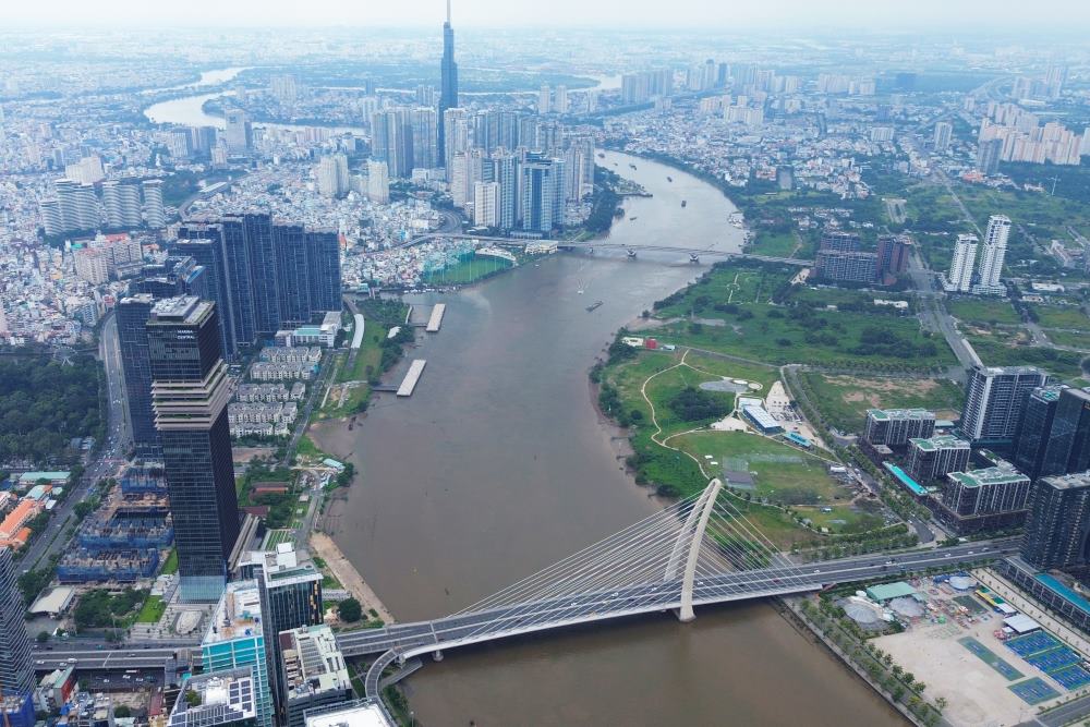 Toan canh Saigon Marina IFC nhin tu bo song Sai Gon, truoc ngay khanh thanh 19.8. Ảnh: Anh Tu
