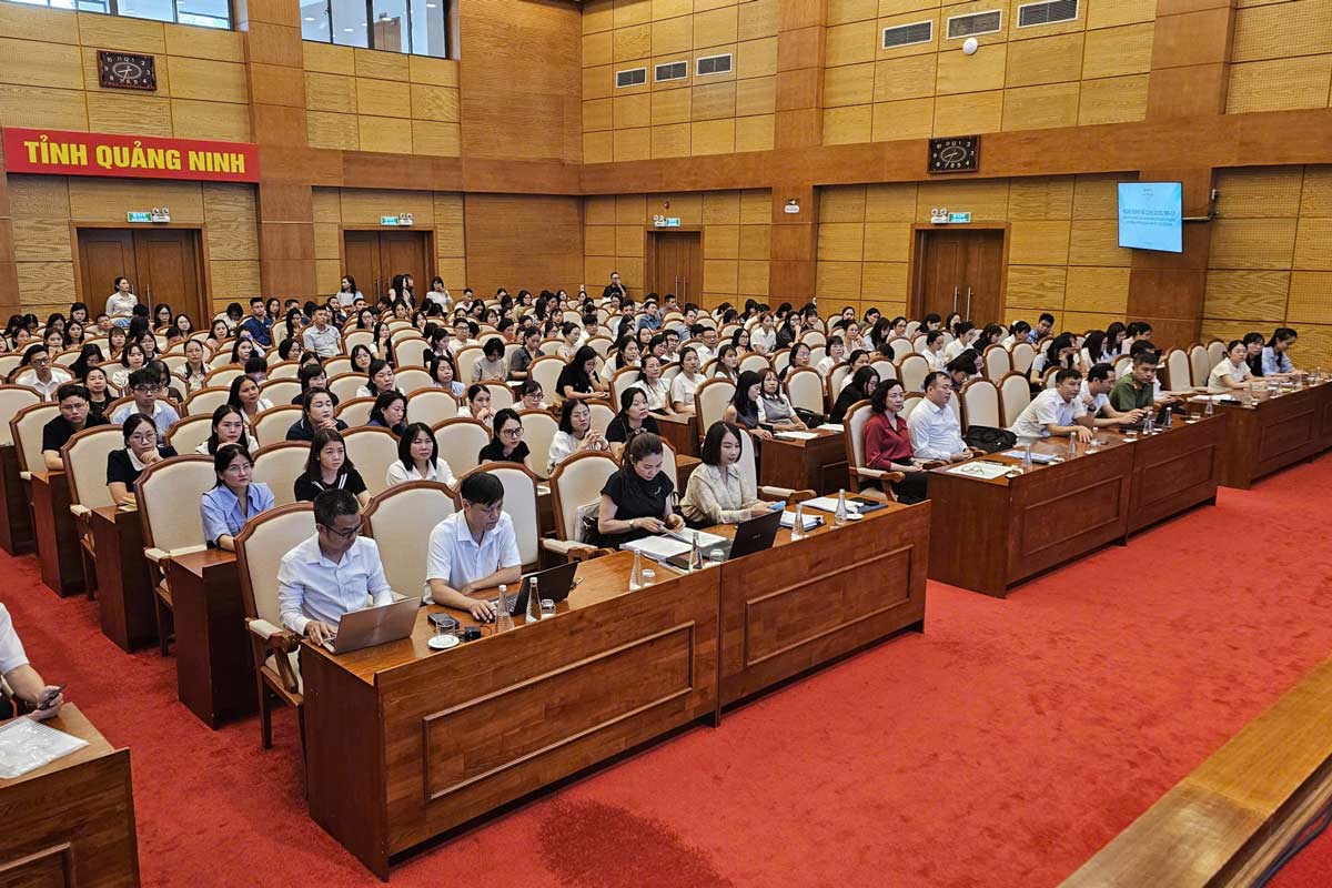 Hoi nghi co hon 200 dai bieu la 