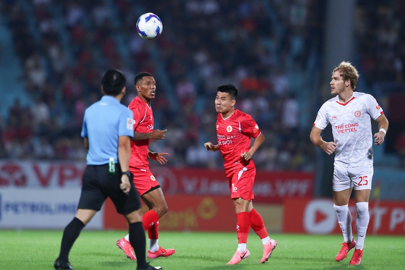 Hai doi tao ra the tran coi mo. Anh: Minh Dan