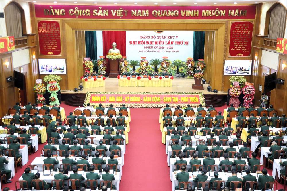 Quang canh Dai hoi. Anh: Le Tram. 