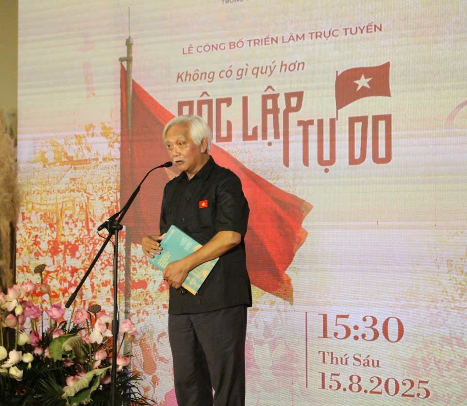 Nha su hoc Duong Trung Quoc chia se tai su kien ve cuon sach “Phu Toan quyen Dong Duong xua va Phu Chu tich ngay nay“. Anh: Le Tuyen