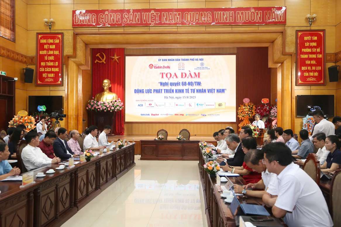 Toa dam “Nghi quyet 68-NQ/TW: Dong luc phat trien kinh te tu nhan Viet Nam” do Bao Kinh te & Do thi phoi hop voi Dang uy - HDND - UBND - Uy ban MTTQ phuong Tay Ho, Trung tam Truyen thong - Du lieu va Cong nghe so TP Ha Noi to chuc . Anh: BTC