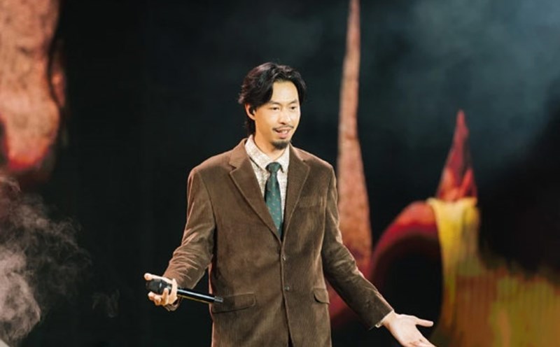 Den Hau donated the revenue from the song "Cooking for you" to help the poor. Photo: Character provided