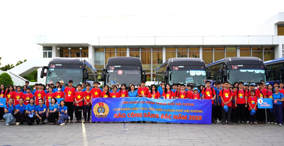 220 con CNVCLD co thanh tich cao trong nam hoc 2024-2025 duoc tham gia chuong trinh. Ảnh: Mai Dung