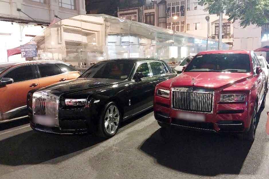 Tres supercoches Rolls-Royce incluidos dos Cullinan y un Phantom VIII aparecieron al mismo tiempo en las calles de Hanoi. Foto: Khanh Long