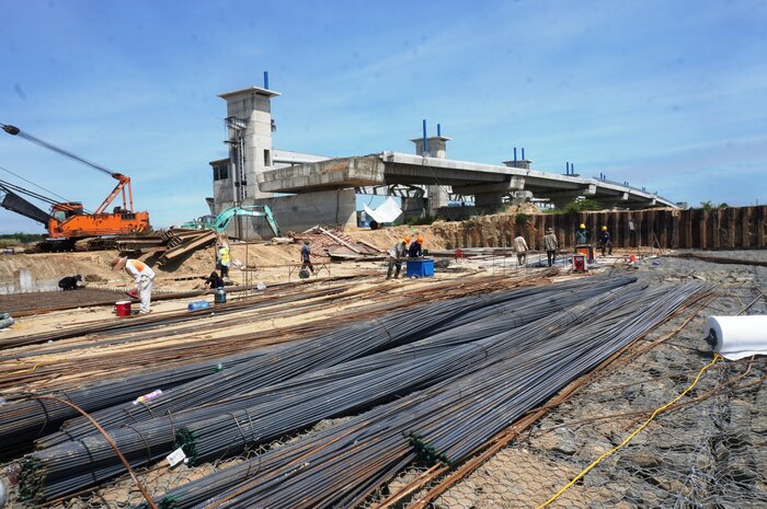 Construction of the Tra Khuc River downstream dam project, Quang Ngai province. Photo: Vien Nguyen