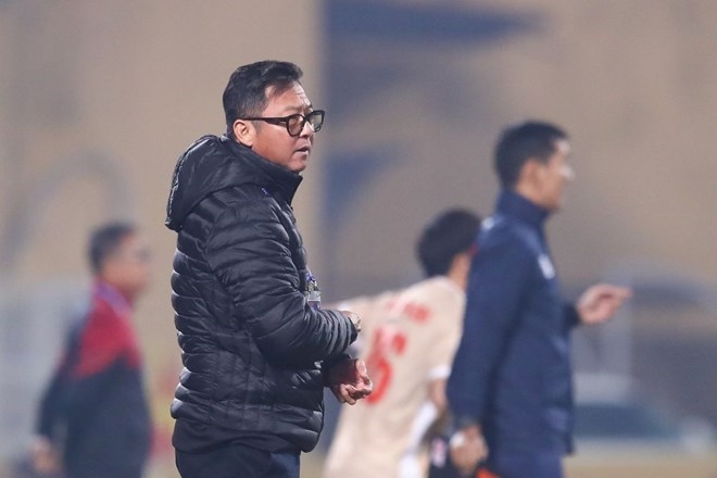 Coach Le Huynh Duc and the Ho Chi Minh City team started the new season with a match against Hanoi FC at home. Photo: Minh Dan