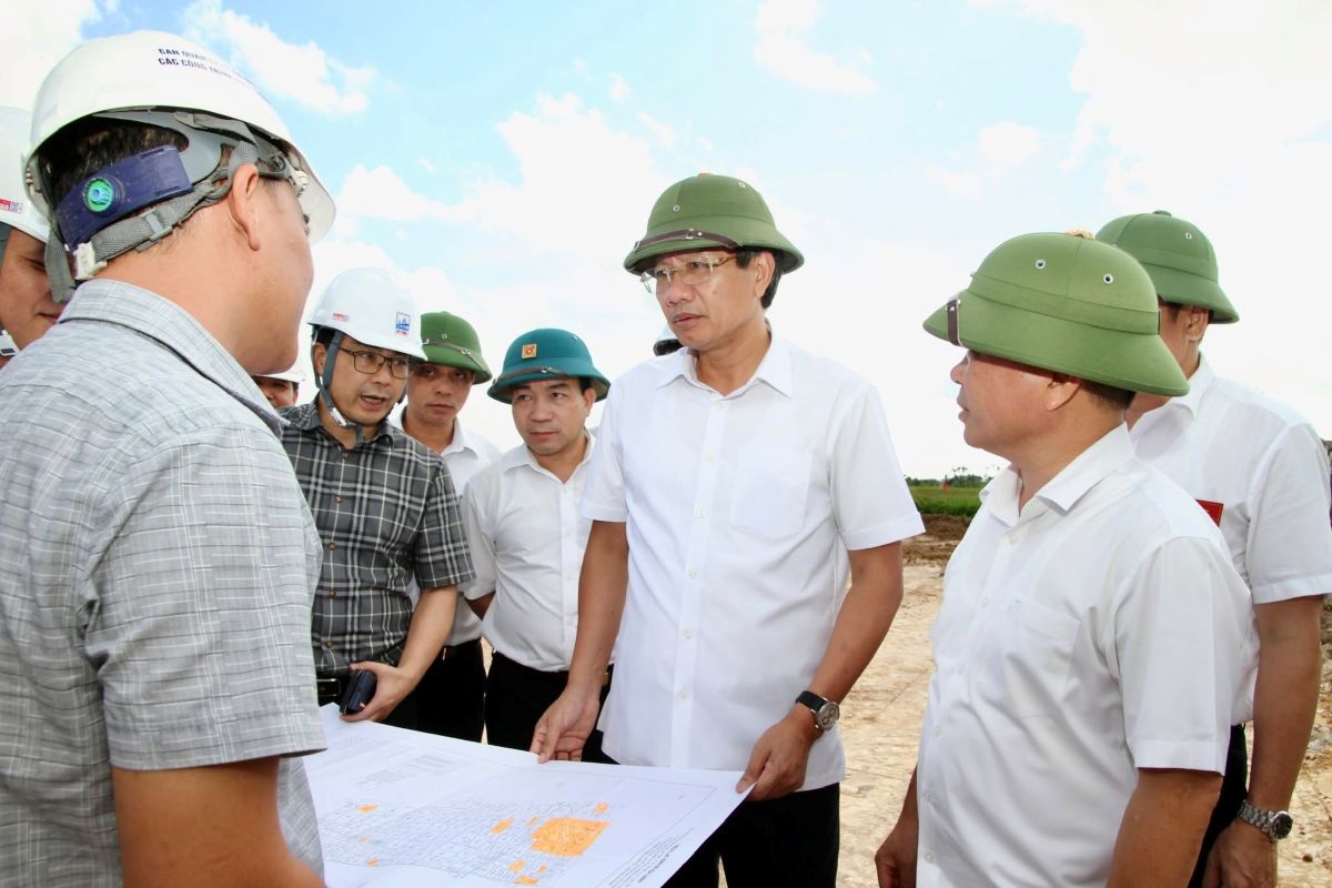 Dai Tan led the city to inspect the investment project to build resettlement areas to serve the Lao Cai - Hanoi - Hai Phong railway construction investment project on the occasion of September 2. Photo: Hai Phong Portal
