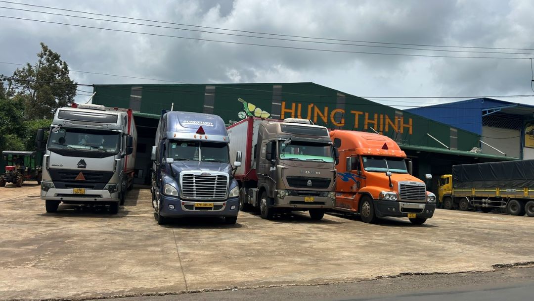 Xe container xuat hien bao hieu mua sau rieng Dak Lak da den. Anh: Bao Lam
