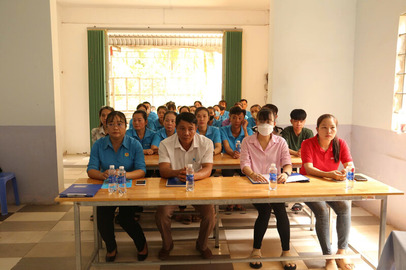 CDCS moi thanh lap tao buoc tien quan trong cho doi song cong nhan lao dong. Anh: Hoang Loc