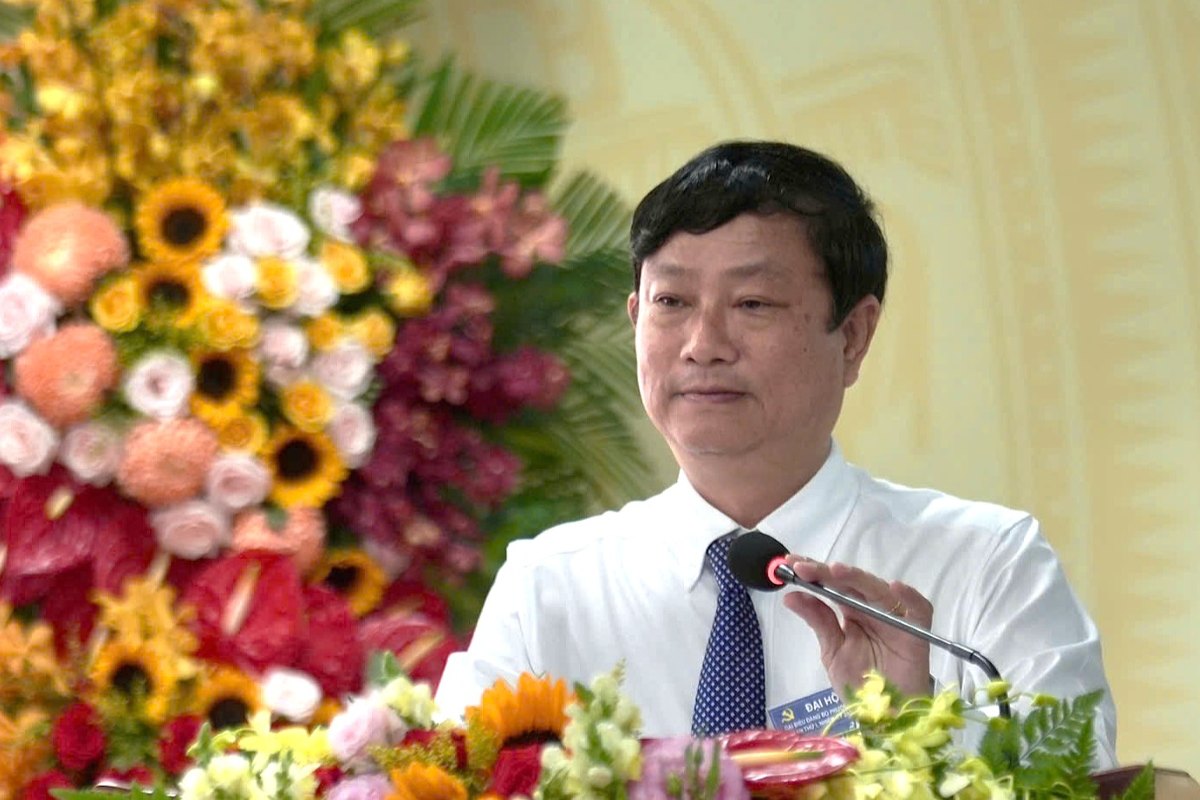 Ong Vo Van Minh - Pho Bi thu Thanh uy, Chu tich HDND TPHCM - phat bieu chi dao, goi y phuong Tan Hai co the nghien cuu, de xuat tuyen metro noi dai qua dia ban. Anh: Tran Luong
