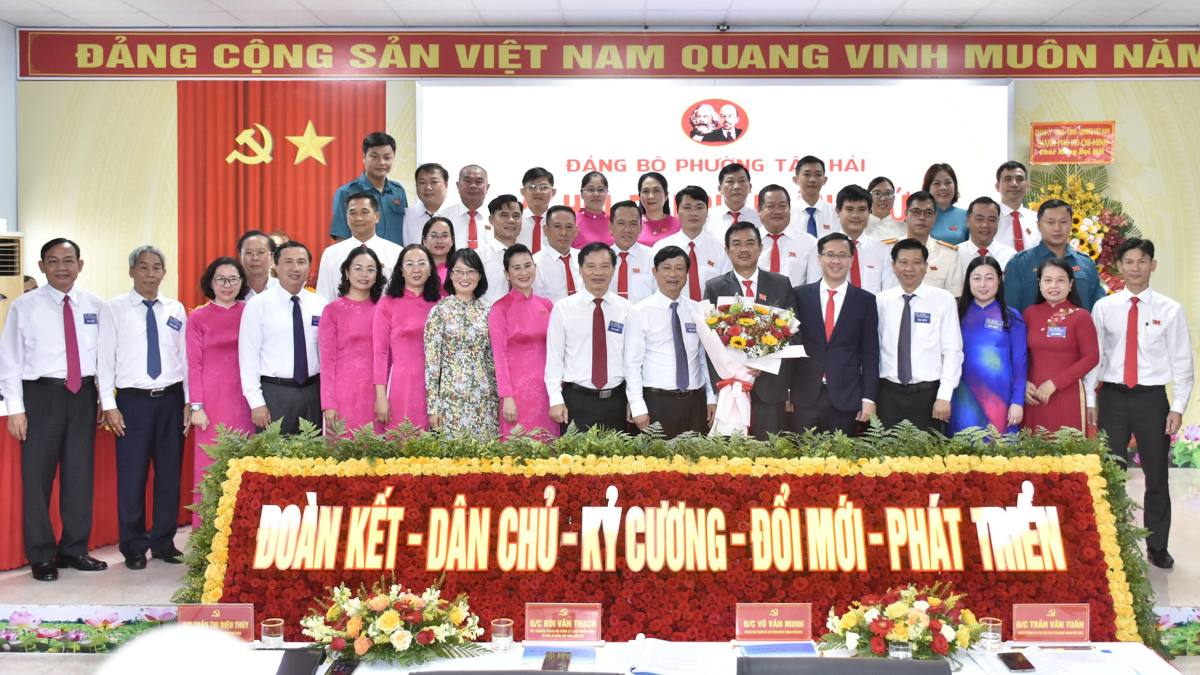 タンハイ区党委員会、任期2025年から2030年を発表。写真:Tran Luong
