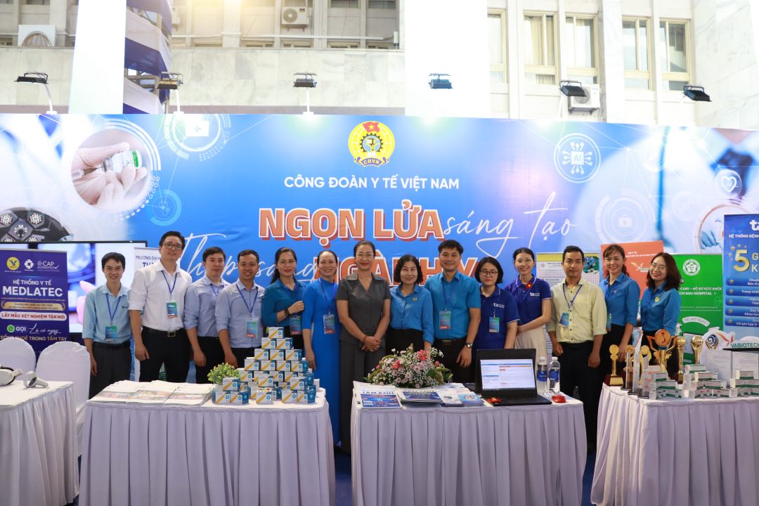 Gian hang tham gia trien lam 