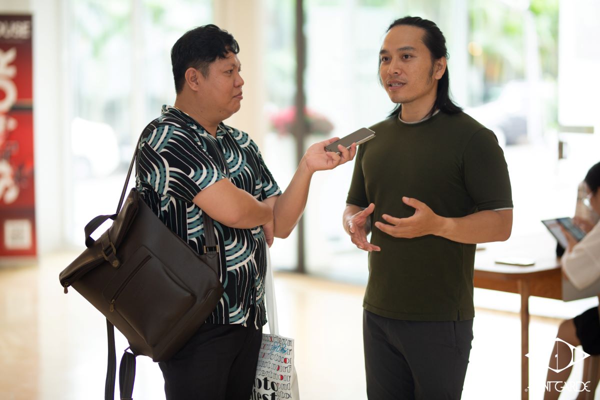 Tac gia Hoang Le Anh nhan duoc nhieu su quan tam voi trien lam anh ca nhan cua minh. Anh: Noirfoto