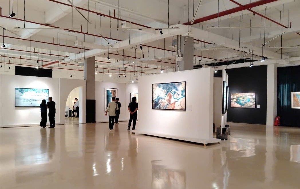 Space inside the photo exhibition "Bardo - Trung Son" in Ho Chi Minh City. Photo: Nguyen Dang