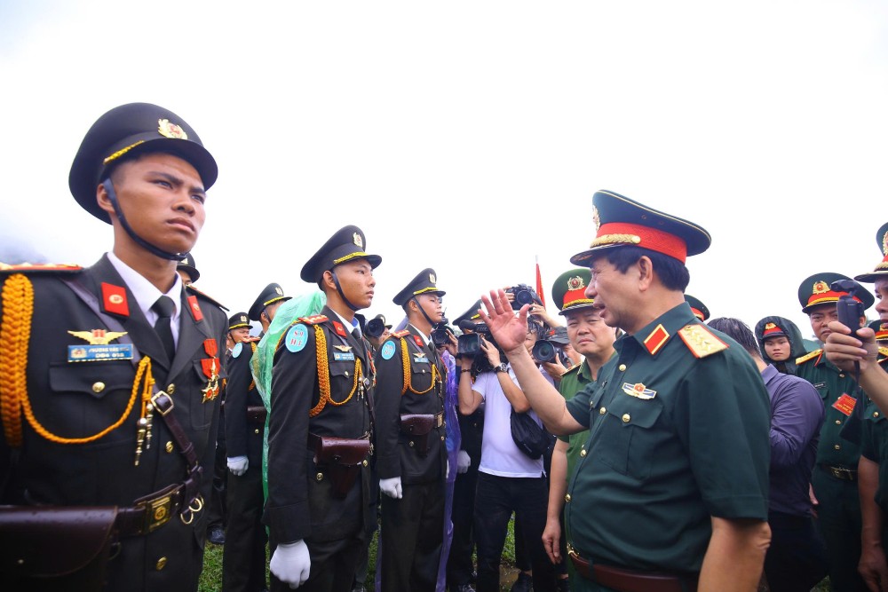 General Phan Van Giang - Politburo member, Deputy Secretary of the Central Military Commission, Minister of National Defense - encouraged the forces participating in the A80 parade. Photo: Tran Vuong
