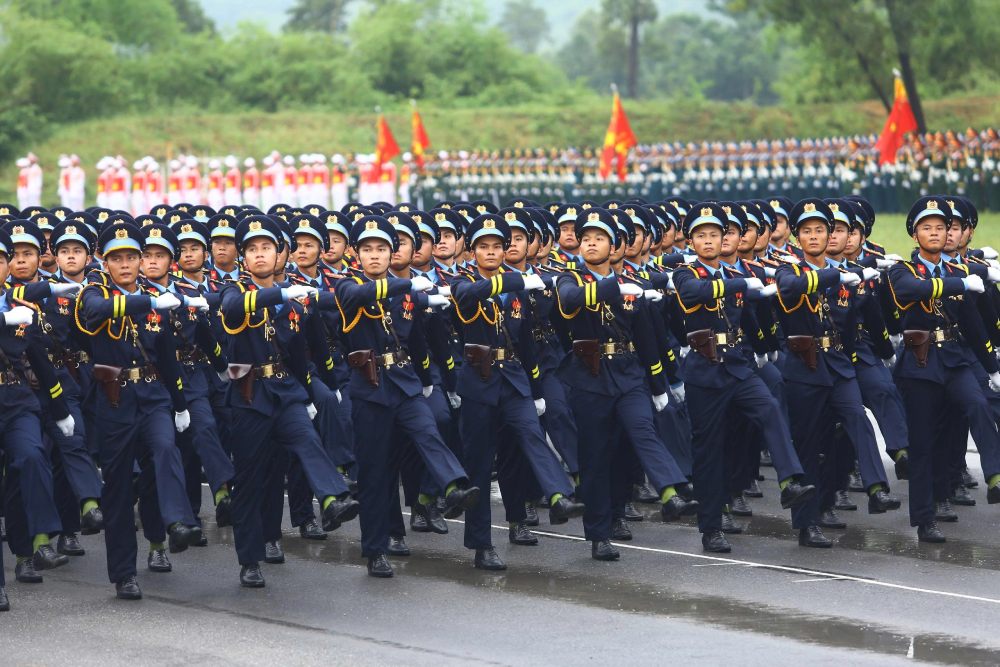 Nhung buoc chan dieu binh deu tam tap cua cac can bo, chien si. Anh: Tran Vuong